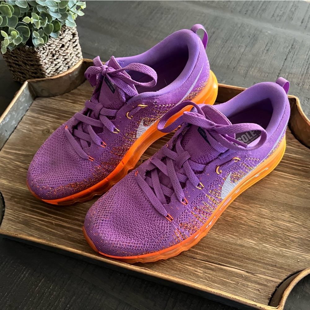 Nike Flyknit Running Shoes EUC size 9.5